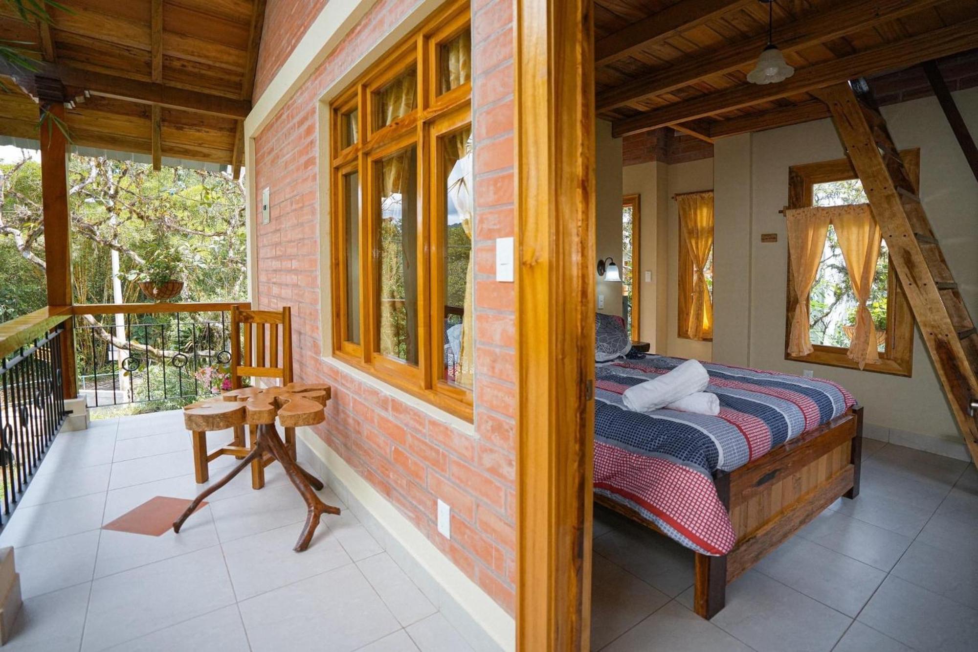 Casa Del Rio En Mindo Bed & Breakfast エクステリア 写真