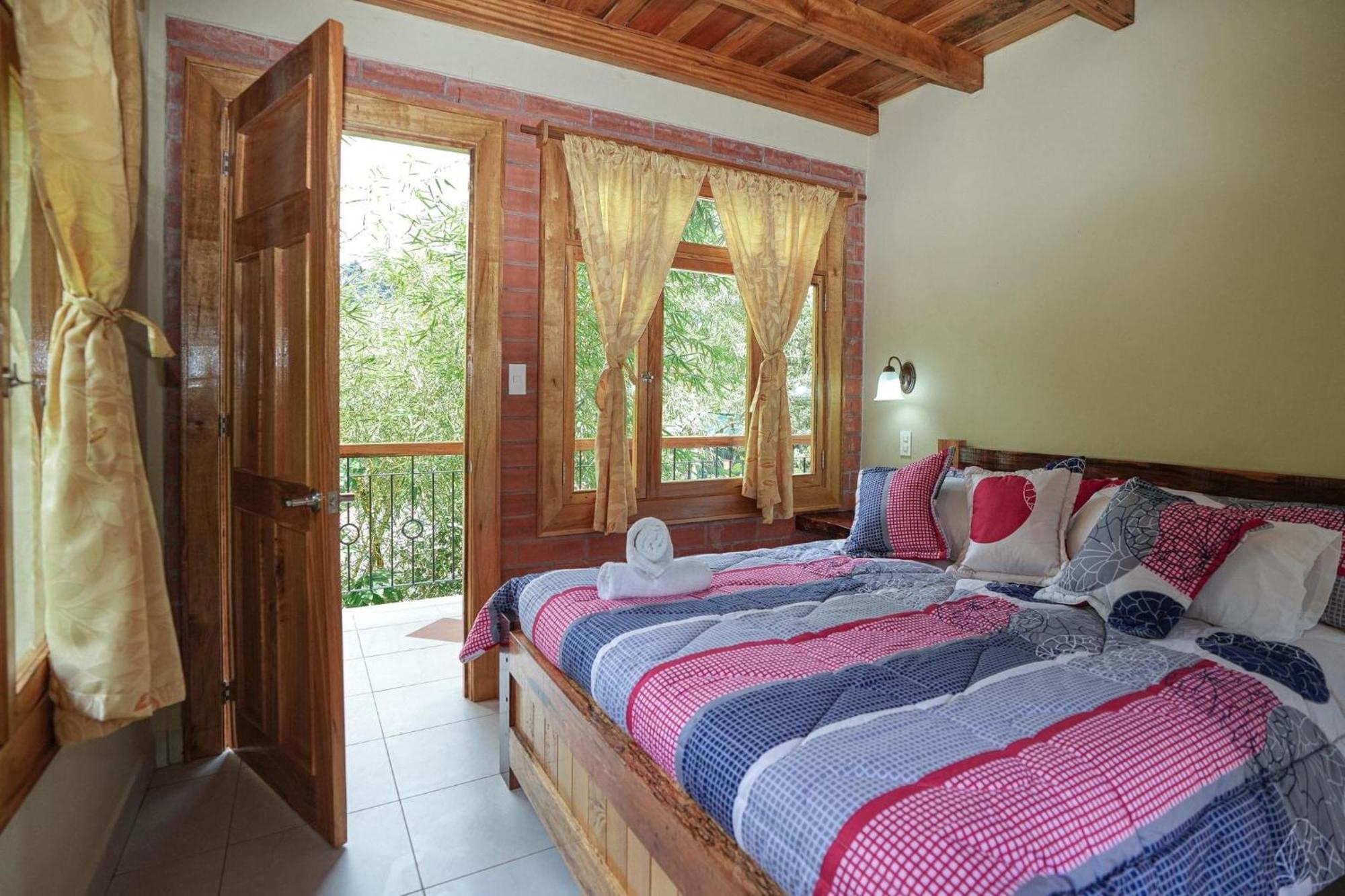 Casa Del Rio En Mindo Bed & Breakfast エクステリア 写真