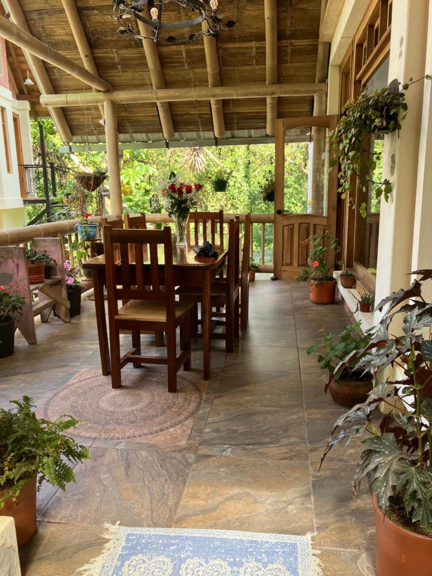 Casa Del Rio En Mindo Bed & Breakfast エクステリア 写真