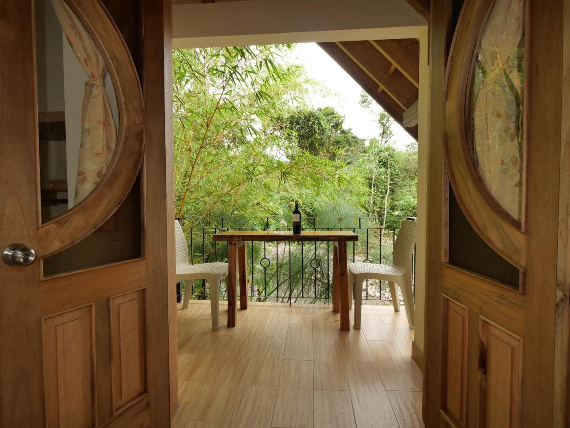 Casa Del Rio En Mindo Bed & Breakfast エクステリア 写真
