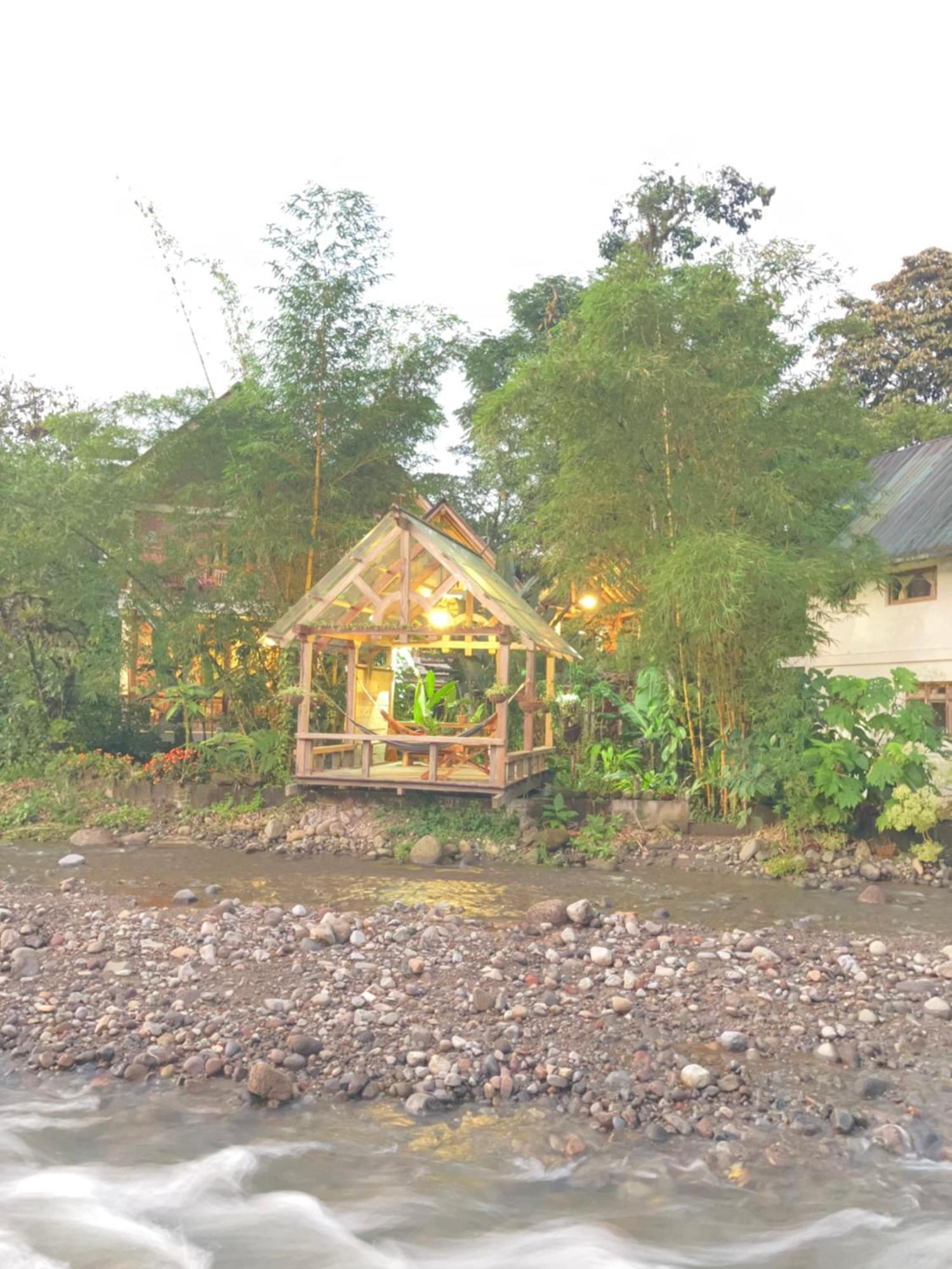 Casa Del Rio En Mindo Bed & Breakfast エクステリア 写真
